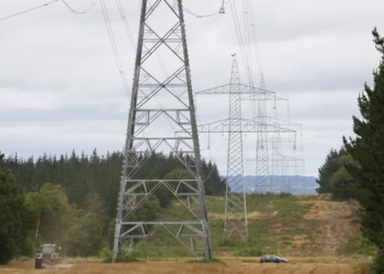torres eléctricas en campo
